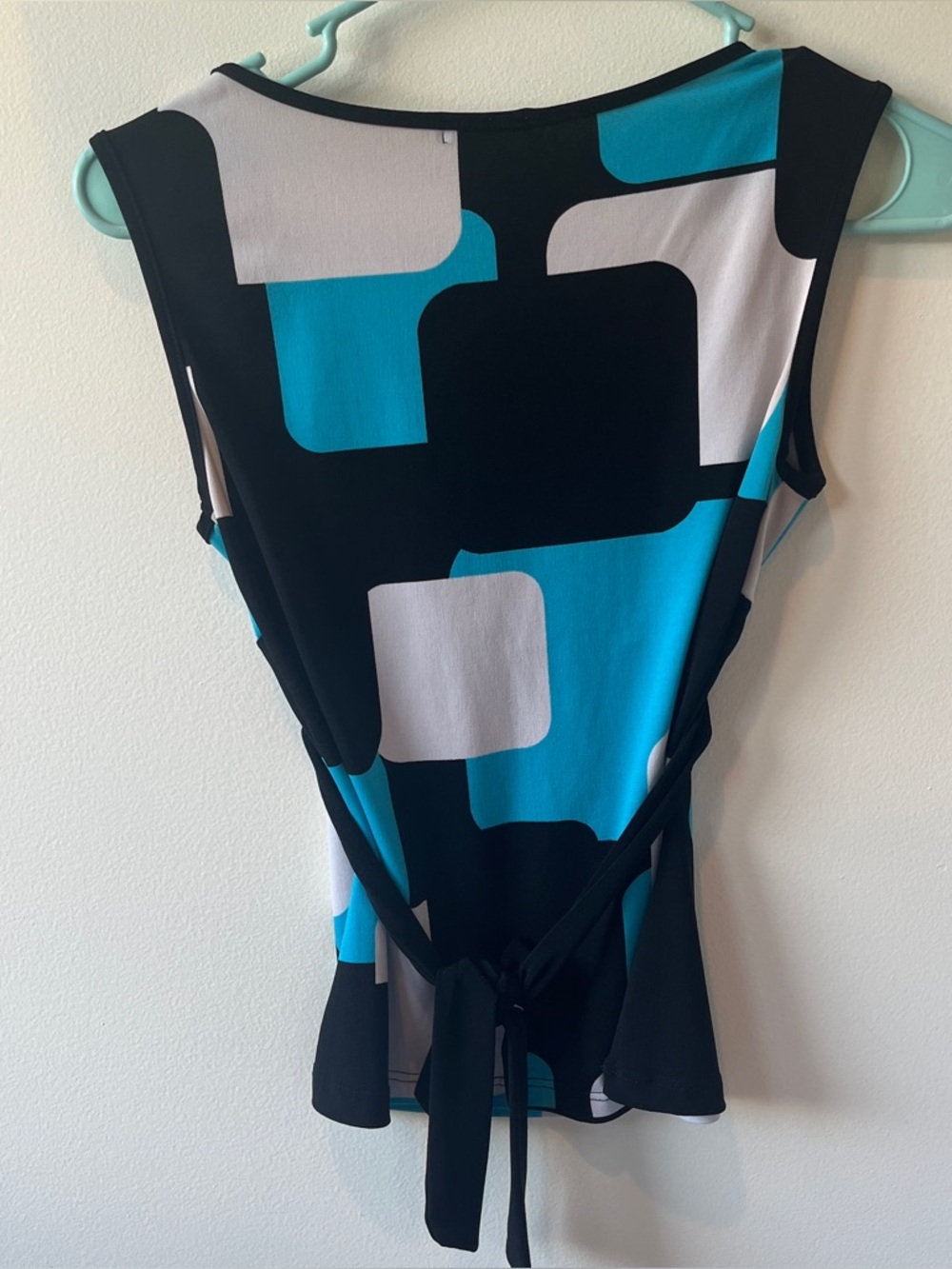 70s abstract tie back v neck top